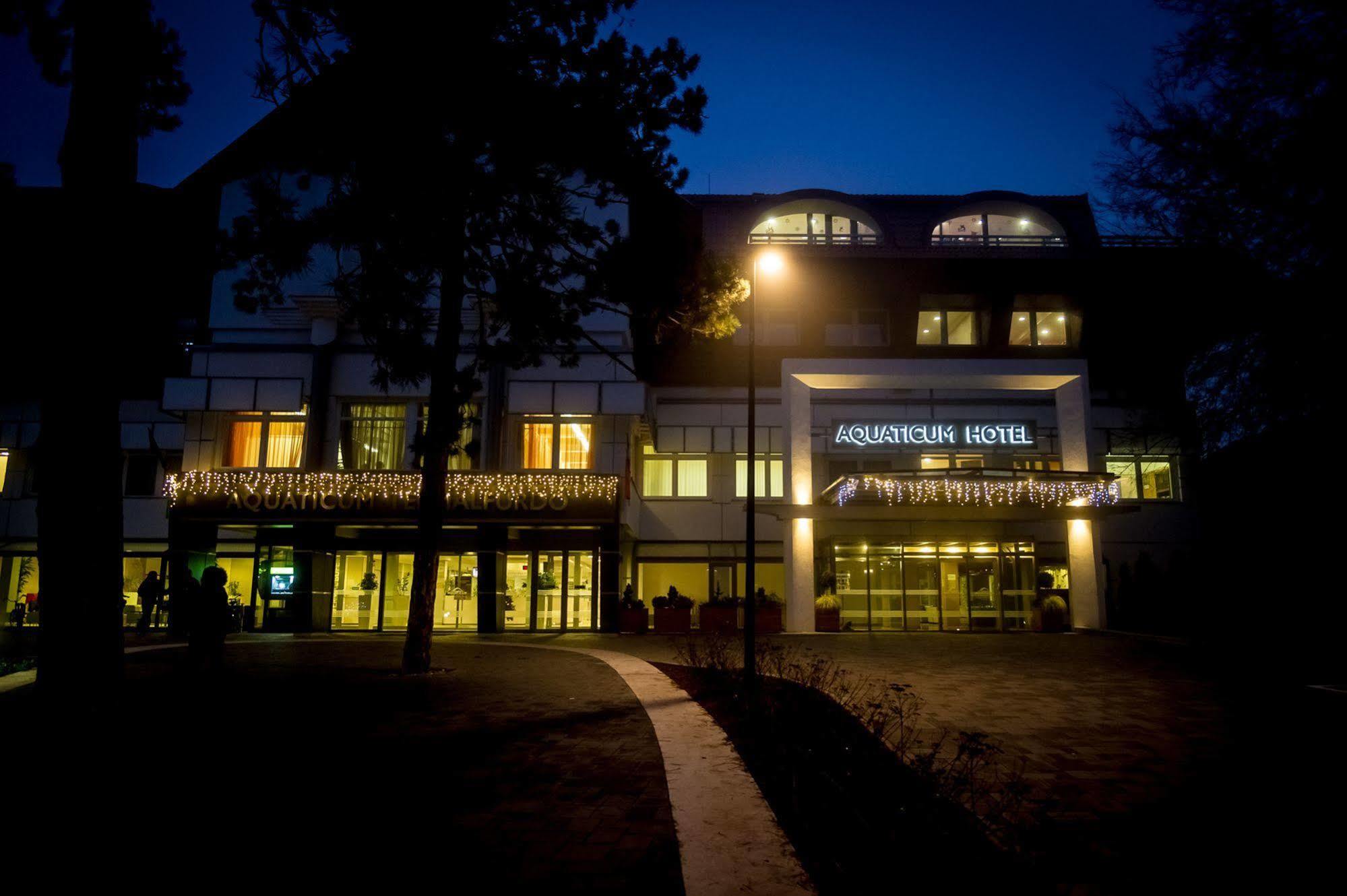 Aquaticum Debrecen Termal & Wellness Hotel Exterior photo